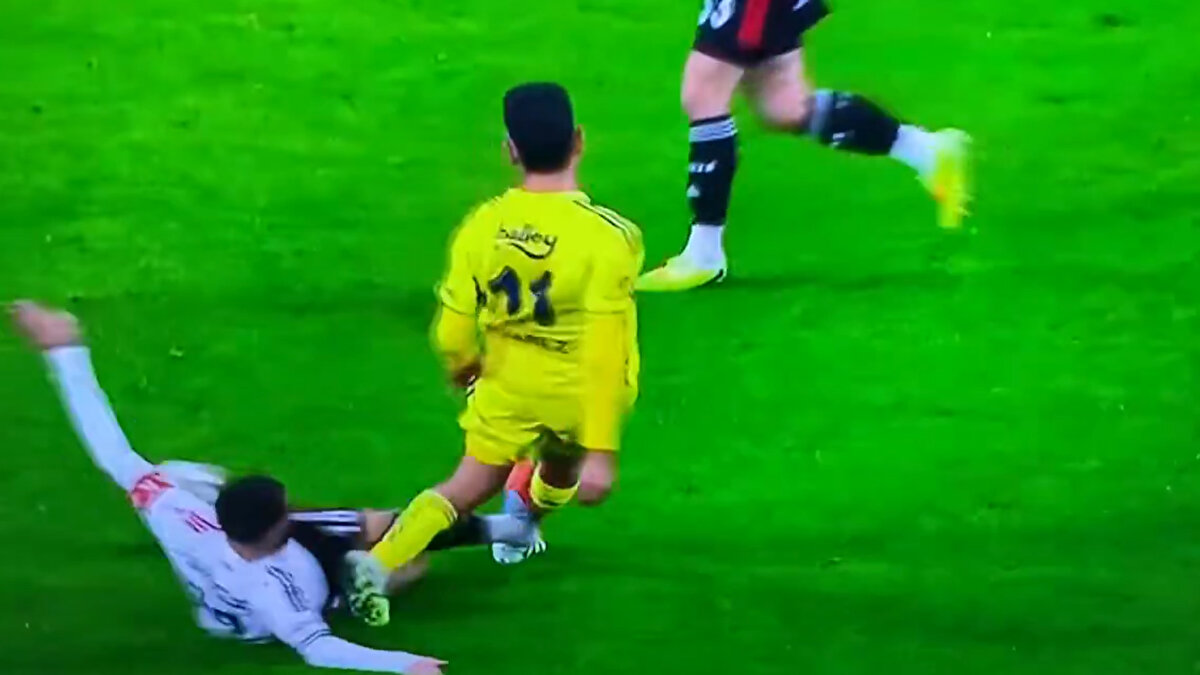 TARAFTARDAN ORKUN'A TEPKİ <br><br>Derbi sonrası birçok Beşiktaş taraftarı, Orkun'a tepki gösterdi. İşte yapılan o eleştiriler... <br>