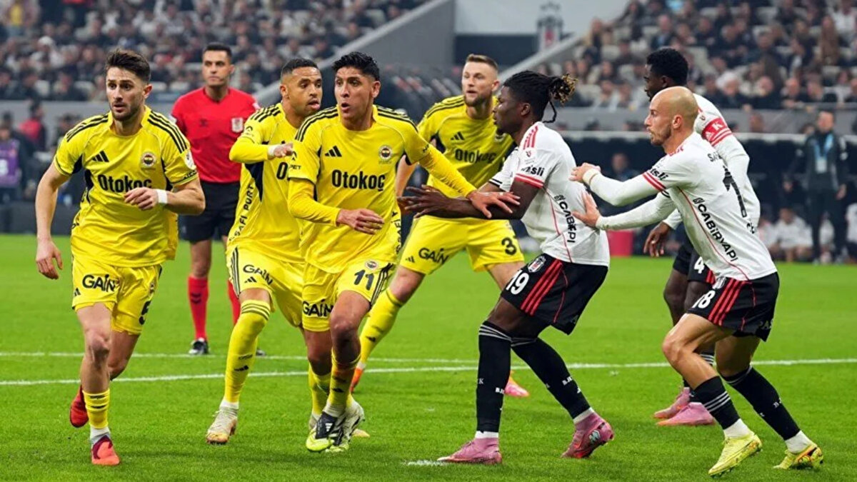 Fenerbahçe ve Beşiktaş dün akşam Tüpraş Stadyumu'nda karşı karşıya geldi.