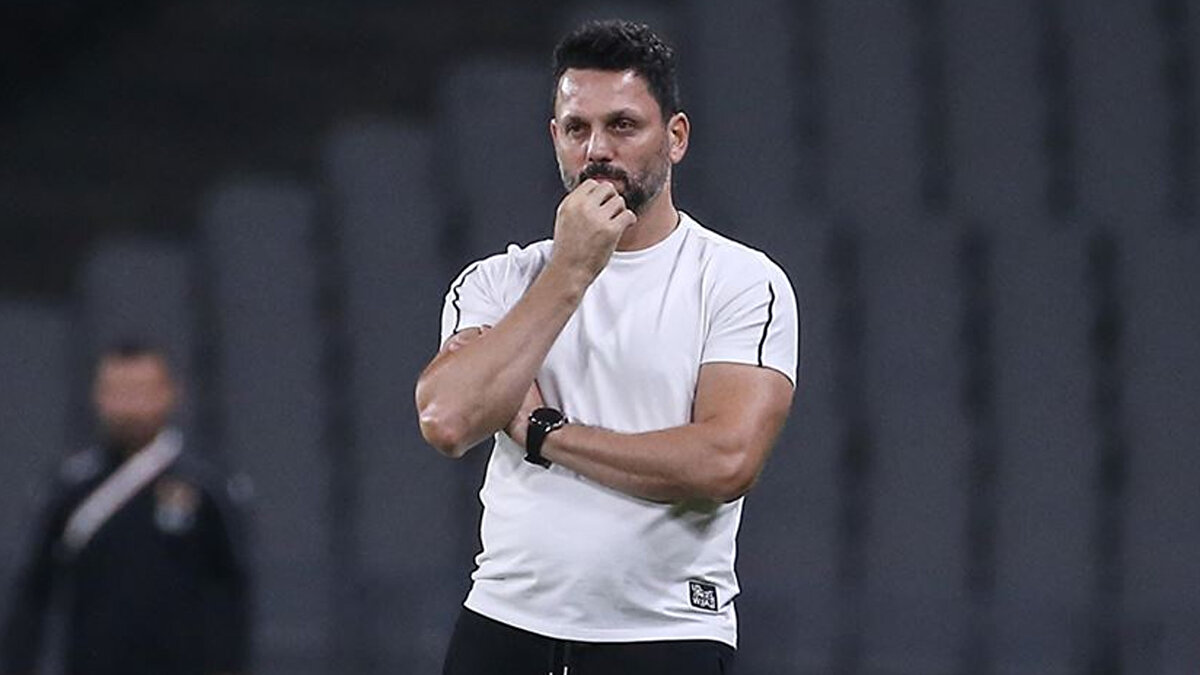 "BİLGİLERİMİZİ RAKİPLERE SÖYLEDİ"<br><br>Kulüpten birisinin bilgileri rakip takımlara sızdırdığını aktaran Erol Bulut, "Kazanınca daha rahat konuşabiliriz. Berabere kalsaydık da kaybetseydik de söyleyecektim. Maalesef geçen hafta Başakşehir maçından önce bütün bilgilerimizi kulübün içinde olan birisi rakip takıma aktarmış. Nuri Hoca'ya (Şahin) aktarmış. Biz takip ettik. Bu maalesef bu maçtan önce de oldu. Bizim taktiğimizi, topa karşı nasıl oynayacağız, hücumda neler yapacağız, bu bilgiler de rakibin hocasına gitti.