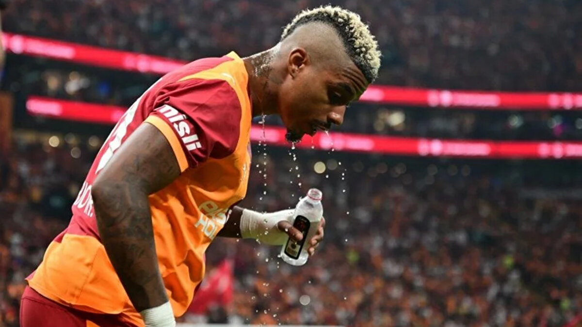 Buruk açıklamasında, “Lemina'yı arkada kullanmamız orta sahada baskı şiddetini önceki maçlara göre düştüğünü gösterebilir. Ancak Lemina arkada da sahanın iyilerindendi.” şeklinde bir açıklama yapmıştı.<br><br>