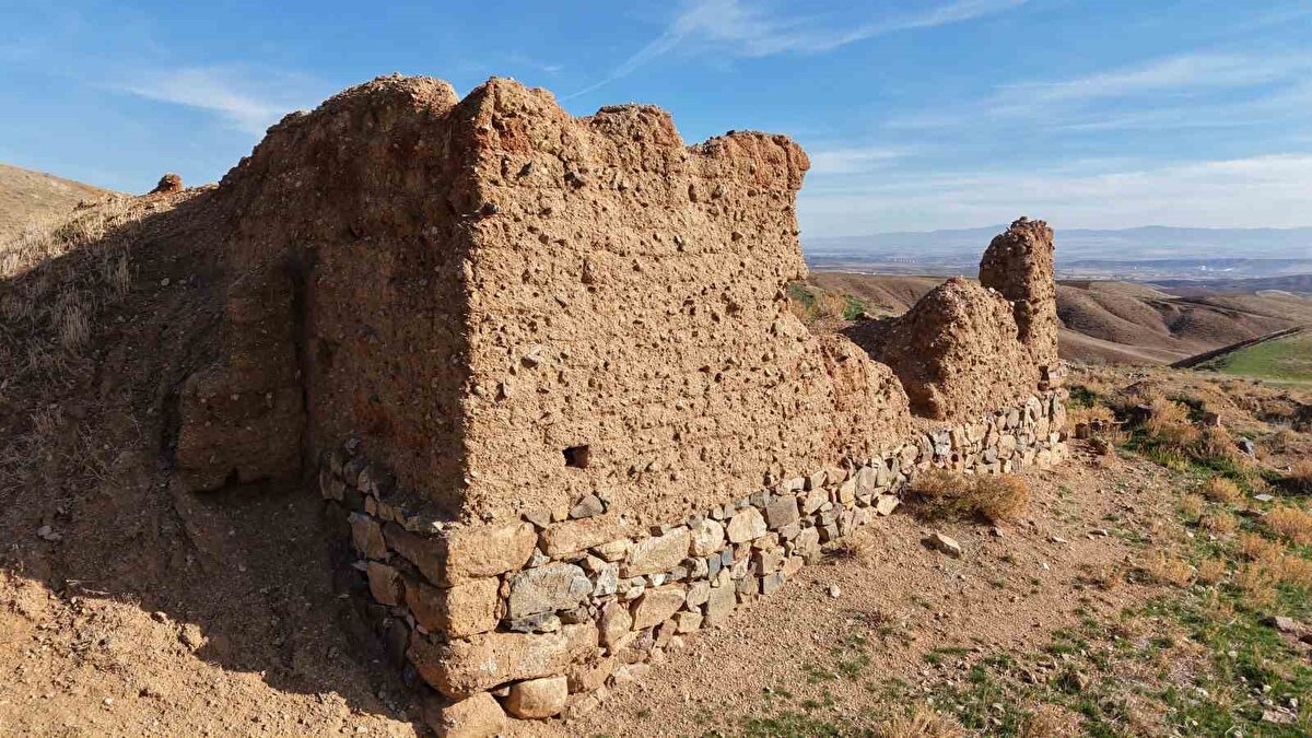 Delice ilçesine bağlı Çerikli beldesi sınırlarında yer alan Pırıklı köyü, bir zamanlar bölgenin en hareketli yerleşimlerinden biriydi. Yaklaşık 30 haneden oluşan köylüler, tarım ve hayvancılıkla ayakta duruyordu.