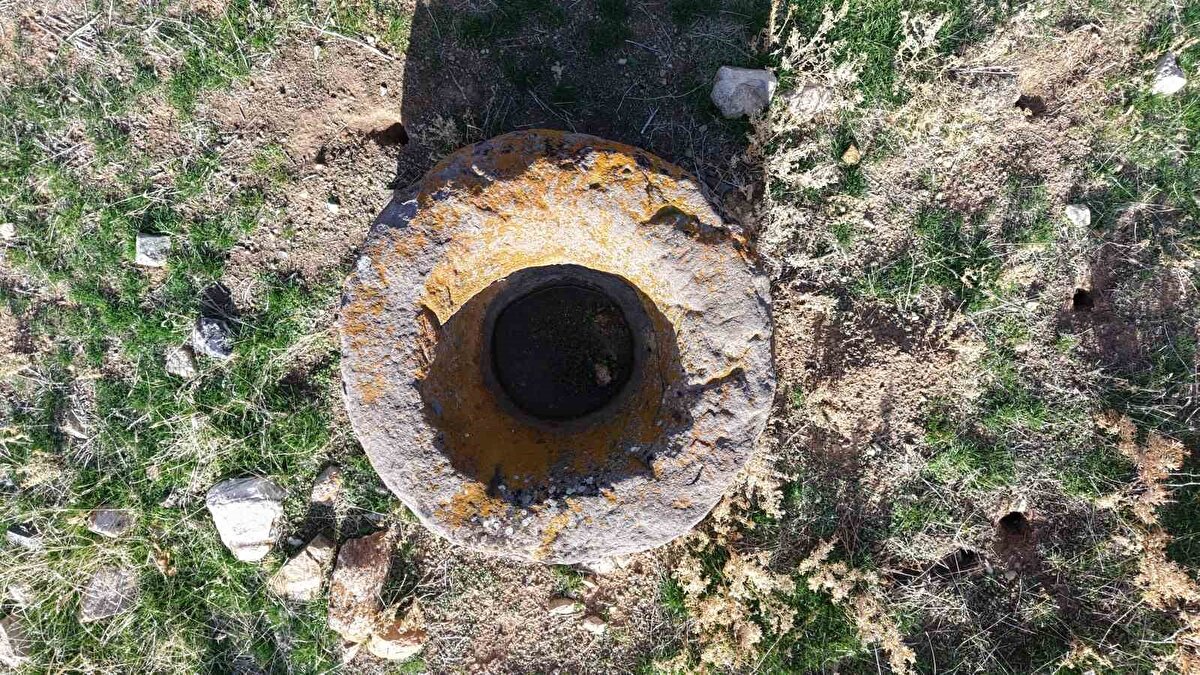 Gençlerin büyük şehirlere göç etmesiyle köy yavaş yavaş sessizliğe büründü. Yaklaşık 35 yıl önce son muhtarın da köyü terk etmesiyle, Pırıklı tamamen boşaldı ve kısa süre sonra resmi kayıtlardan silinerek haritalarda da görünmez hale geldi. Bugün Pırıklı’nın bulunduğu bölgede yalnızca yıkılmış taş ve kerpiç evlerin kalıntıları, birkaç meyve ağacı ve geçmişin izleri bulunuyor.