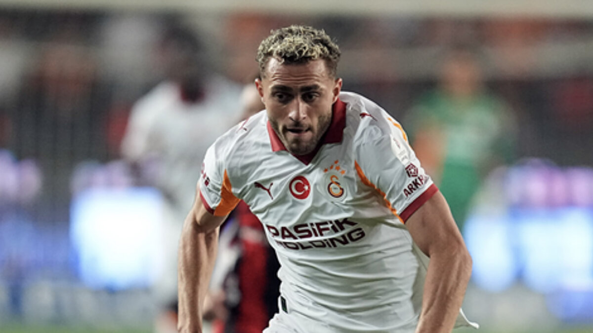 Kulüpten izin çıkmayınca bir süre idmanlara çıkmayan milli futbolcuyla daha sonrasında anlaşılmıştı.