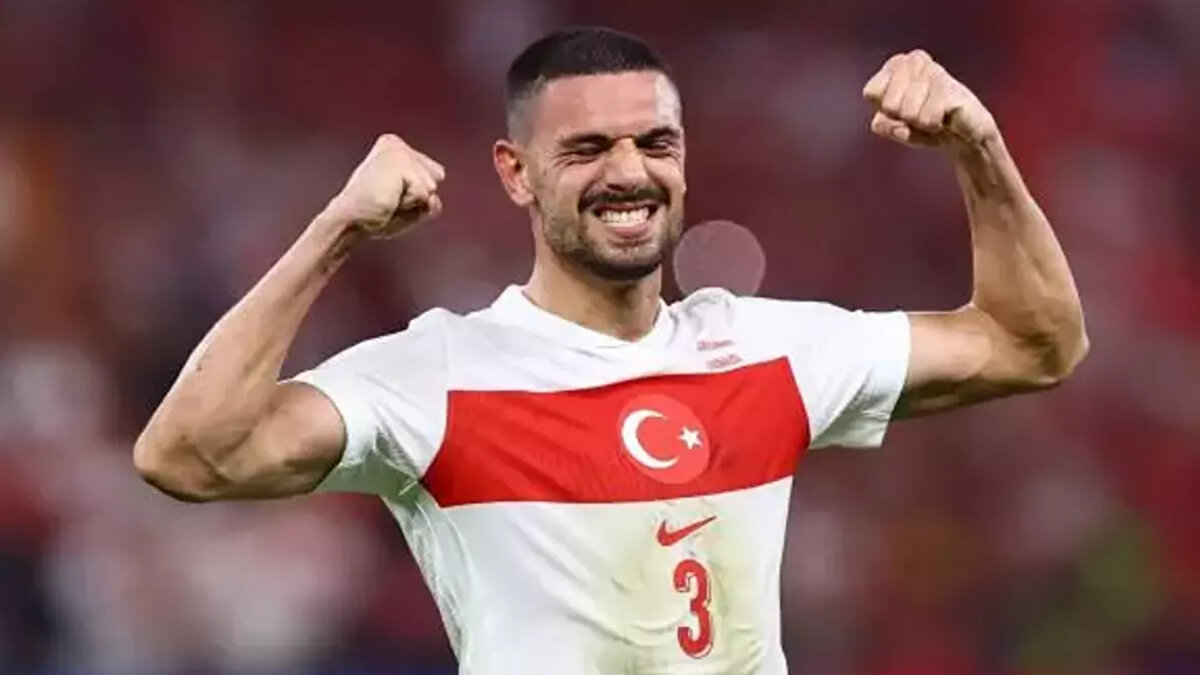 "Sporting bu maçta ne gibi zorluklarla karşılaşabilir?"<br><br>Merih Demiral: "Torino her zaman zorlu bir deplasmandır. Zor bir dönemden geçiyor olsalar veya formda olmasalar bile! Covid döneminde, boş stadyumlarda oynayan kulüpler bile orada kendilerini baskı altında hissettiler! Dolu bir stadyum ve tutkulu taraftarlar, işleri kesinlikle daha da zorlaştıracaklardır. Çok yoğun bir maç izleyeceğimize eminim."