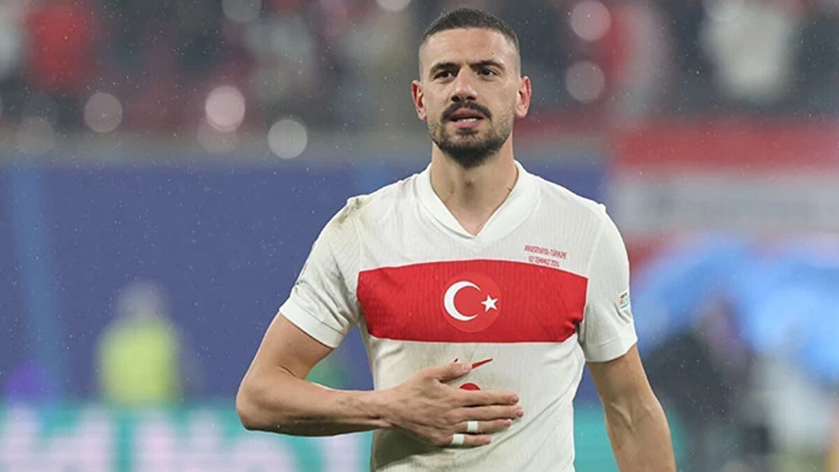 İtalya'da Juventus, Sassuolo ve Atalanta gibi takımlarda beş sezon geçiren Merih Demiral, 2023 yılından bu yana Suudi Arabistan ekibi Al Ahli'de forma giyiyor. Portekiz'e geri dönüşü reddetmeyen ve geleceğiyle ilgili konuşan milli futbolcu, "Suudi Arabistan'da çok mutluyum. Bu projenin ilk parçalarından biri olmaktan mutluyum ve işlerin gidişatından memnunum. Transfer döneminde bize söylenen her şey yavaş yavaş meyvesini veriyor. Burada mutluyum ama gelecekte neler olacağını kimse bilemez." dedi.