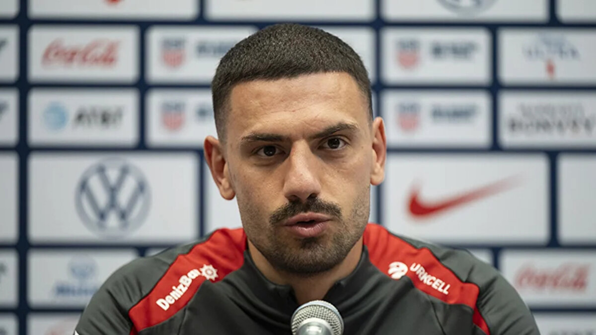 "Portekiz'i ve Alcanenense'yi özlüyor musun?"<br><br>Merih Demiral: "Tabii ki özlüyorum. Portekiz, özellikle de Lizbon, benim için her zaman özel bir yer olmuştur. Benim için güzel ve iyi anılarla dolu. Alcanenense'de geçirdiğim zaman biraz zorluydu ama orada bana çok yardımcı olan çok iyi insanlarla tanıştım. Bu yüzden Portekiz'i ve insanlarını seviyorum."