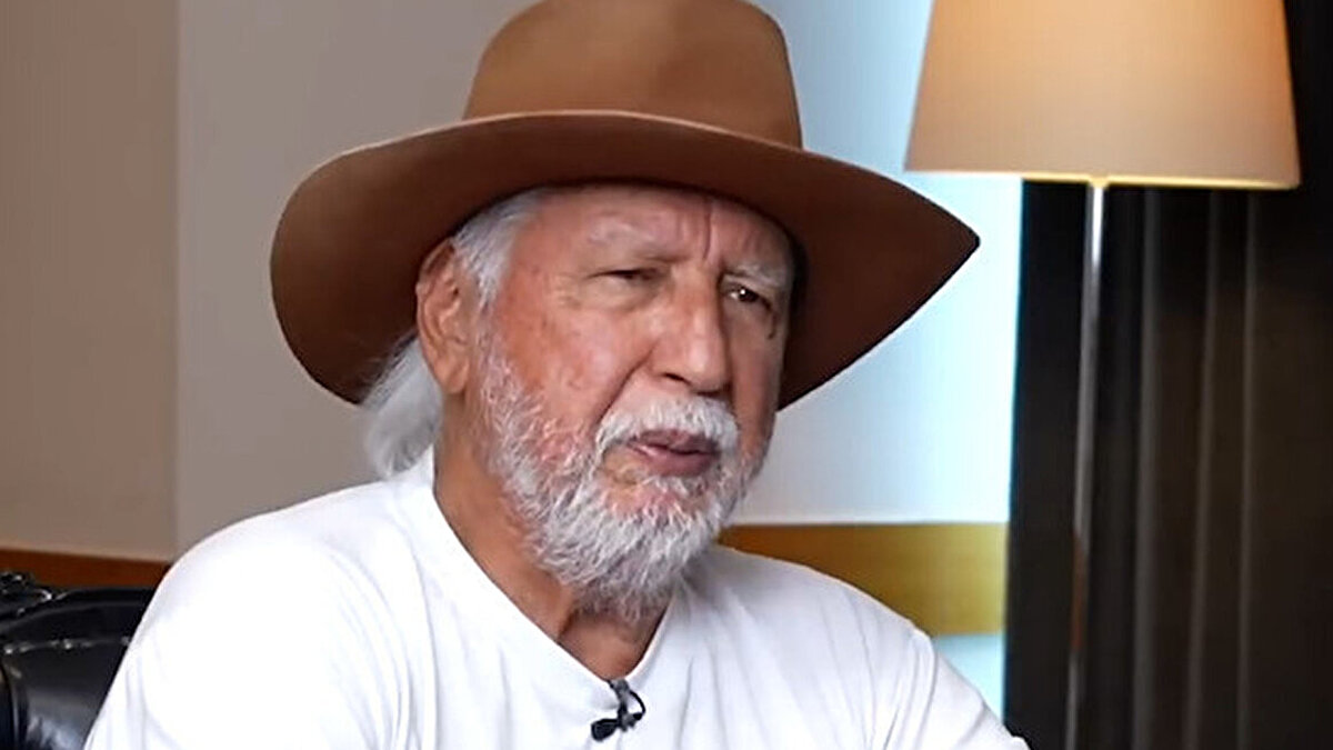 6 BÜYÜKLÜĞÜNDE DEPREM UYARISI<br><br>Katıldığı televizyon programında harita üzerinden yorumda bulunan Üşümezsoy, "Depremin artçıları Sındırgı merkezli olmalıydı. Demek ki bu depremler artçı değil, yeni bir depremin öncüleri. Balıkesir Sındırgı'da 6.0 büyüklüğünde yeni bir deprem olabilir" dedi.