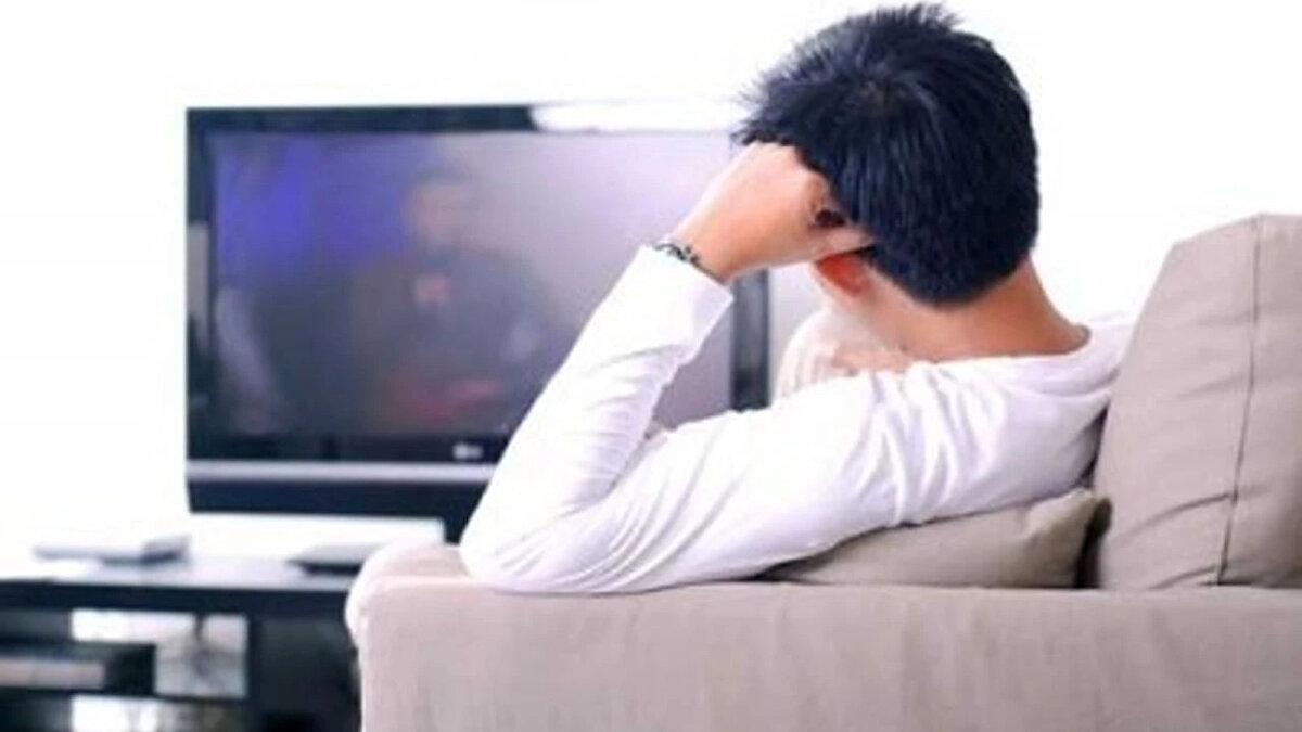 TV8 – Yayın Akışı<br><br>07:15 Ebru ile 8’de Sağlık<br>08:30 Oynat Bakalım<br>09:00 Gel Konuşalım<br>13:15 MasterChef Türkiye<br>16:00 Zuhal Topal’la Yemekteyiz<br>20:00 MasterChef Türkiye (Yeni Bölüm – Eleme Gecesi)<br>00:15 Zuhal Topal’la Yemekteyiz