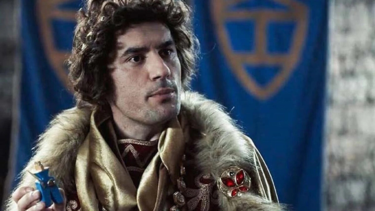 PRENS 4. SEZON NE ZAMAN BAŞLAYACAK?<br><br>Dizinin 4. sezon tarihi henüz kesinleşmedi. Ancak, Prens'in önceki sezonlarının genellikle nisan-mayıs aylarında yayımlandığı biliniyor. Bu yayın takvimi göz önünde bulundurulduğunda, yeni sezonun 2026 yılının yaz aylarında izleyiciyle buluşması bekleniyor.