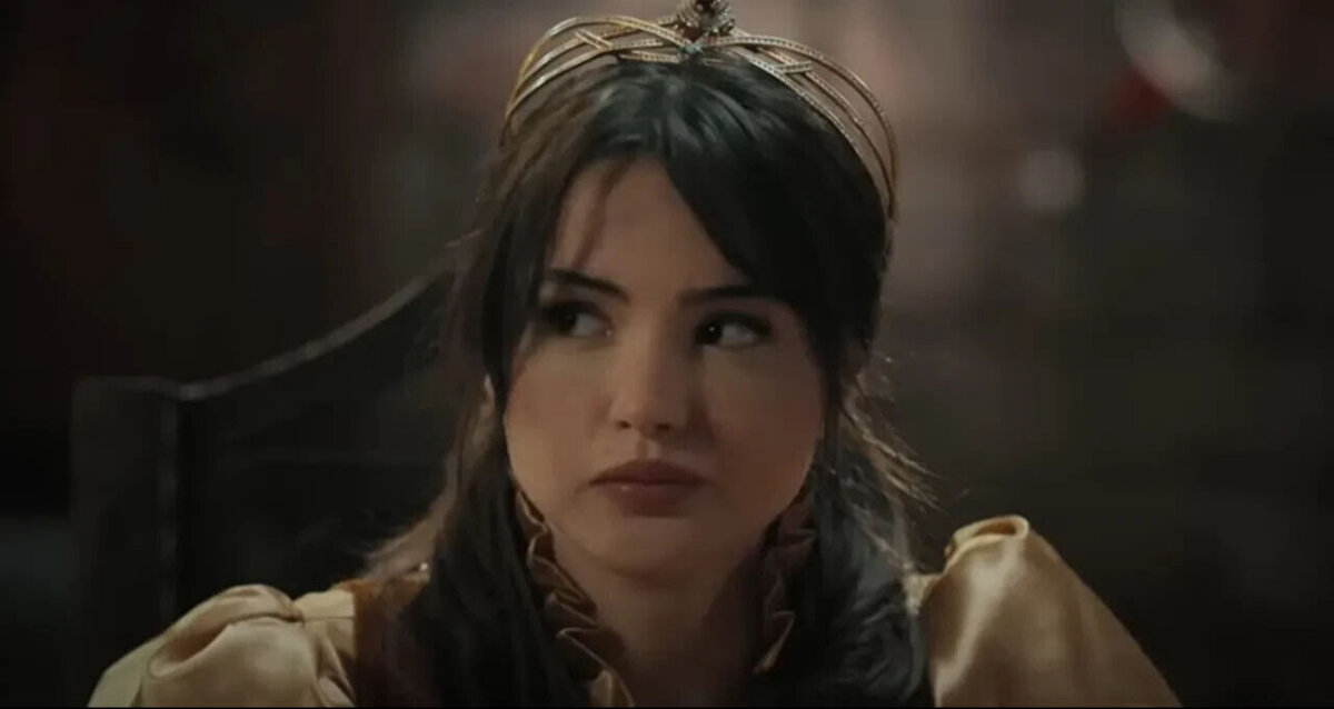 Giray Altınok – Prens<br><br>Ceyda Düvenci – Kraliçe Sion<br><br>Derya Pınar Ak – Prenses Hasharia<br><br>Çağdaş Onur Öztürk – Thenio<br><br>Serdar Orçin – Kalesh<br><br>Aslı Tandoğan – Anarkhia<br><br>Bahadır Vatanoğlu – Komutan Larg