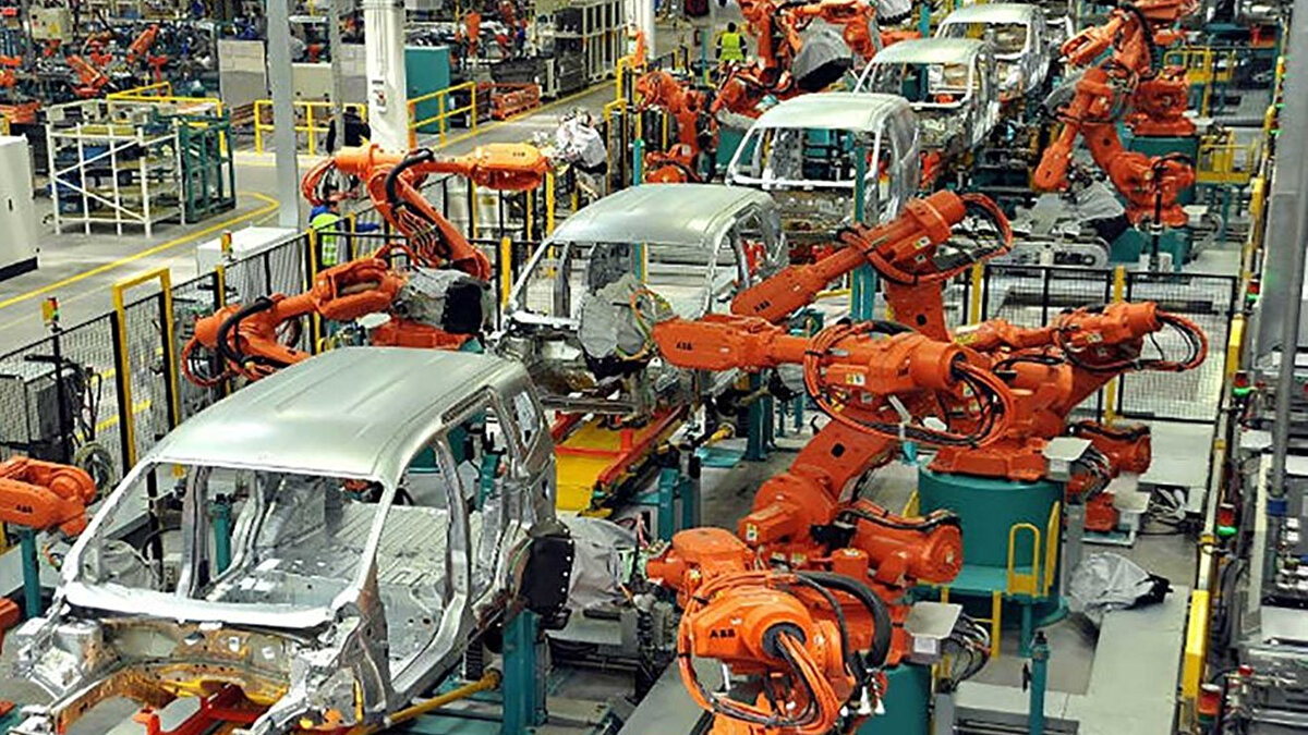 TOGG TESLA'YI SOLLADI<br><br>Türkiye’de elektrikli otomobil pazarında kıyasıya rekabet yaşanıyor. Elon Musk’ın Tesla’sı ile yerli üretim Togg’un satış rakamları arasındaki fark sadece 60 adet oldu.<br><br>Yerli üretim Togg ise toplam 27 bin 480 adet satışla Tesla’yı geride bırakarak zirveye yerleşti.