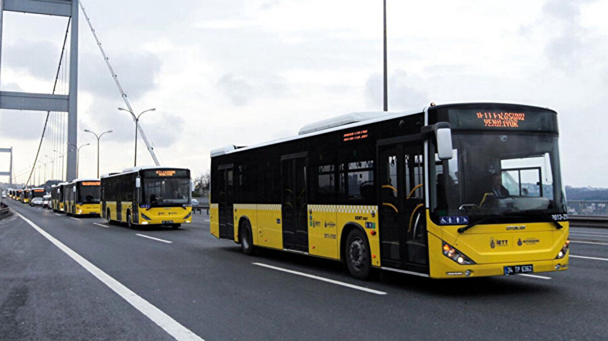 Kimleri kapsıyor?<br><br>Destekten yararlananlar arasında engelliler, şehit yakınları, gaziler, 65 yaş üstü bireyler, devlet korumasındaki çocuklar ve sosyal yardım alan kişiler yer alıyor. Ayrıca, kamu hizmetlerinde görevli olanlar da bu kapsamda ücretsiz veya indirimli olarak toplu taşıma hizmetlerinden faydalanmaya devam edecek.