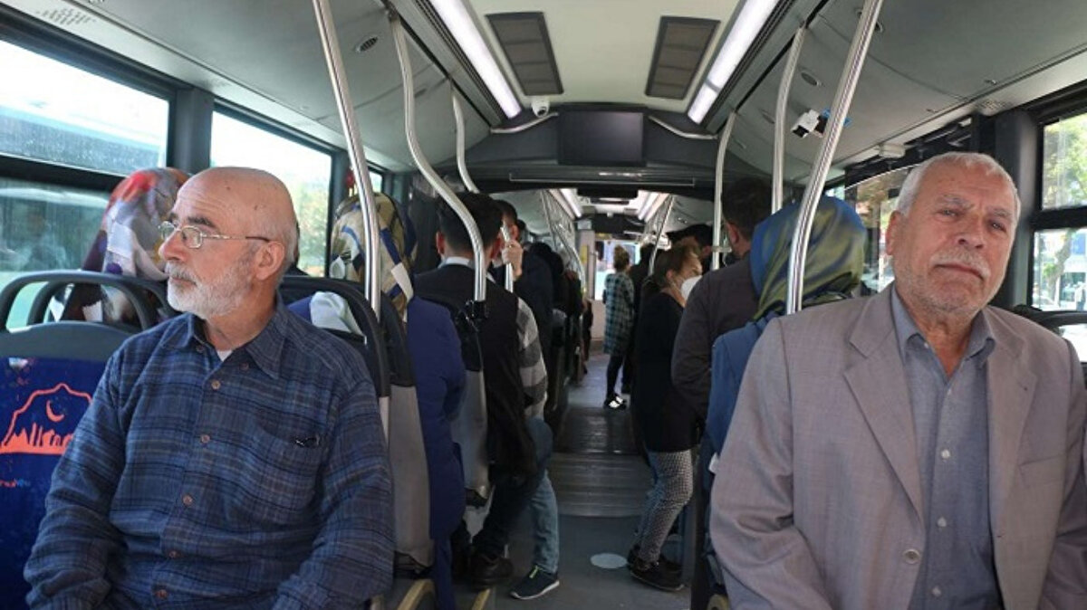 Araç başına ödemeler artırıldı<br><br>Şehir içi toplu taşıma hizmeti veren her bir özel denizyolu ulaşımı aracı için aylık 4 bin 658TL olan ödeme 5 bin 845 TL'ye, Ankara ve İstanbul Büyükşehir Belediyeleri'nde şehir içi toplu taşıma hizmeti veren her bir ulaşım aracı için aylık 6 bin 210 TL olan destek ödemesi 7 bin 792 TL'ye, Büyükşehir belediyesi olan diğer illerde şehir içi toplu taşıma hizmeti veren her bir ulaşım aracı için aylık 4 bin 658 TL olan destek ödemesi 5 bin 845 TL'ye, Büyükşehir belediyesi olmayan illerde şehir içi toplu taşıma hizmeti veren her bir ulaşım aracı için aylık 3 bin 726 TL olan destek ödemesi ise 4 bin 675 TL'ye yükseltilecek"