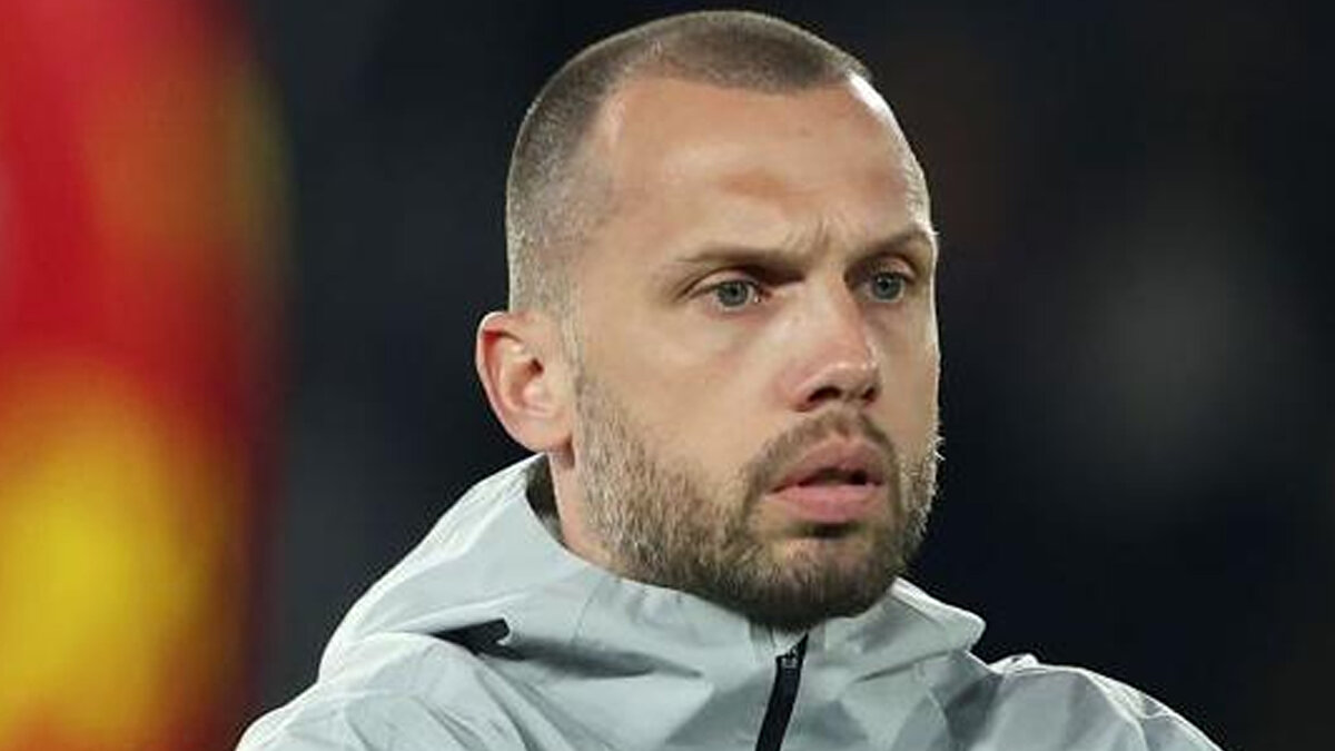 Galatasaray'a karşı iyi bir oyun ortaya koymak istediklerine değinen John Heitinga, "Kendimizi en yüksekte görmek istiyoruz. Oyuncularımız çok iyi hazırlandılar. Galatasaray'a karşı iyi oyun oynayacağız. Galatasaray, gol atabilmemiz için bize alan açacaktır. Umarım yarın birkaç tane gol atabiliriz. Ne zaman puan alırsak kendimi o zaman iyi hissedeceğim" yorumlarında bulundu.