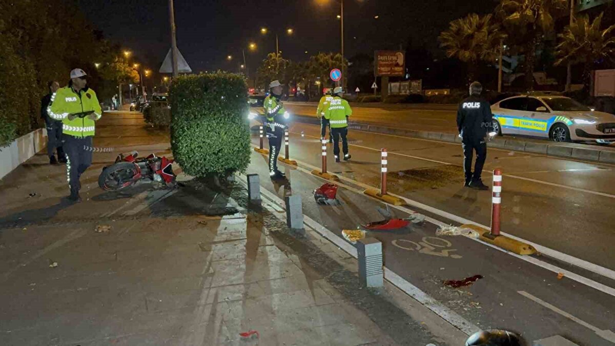 Yaralılardan motosiklet sürücüsü Kemal C. A. Gazi Devlet Hastanesi’ne, motosiklette yolcu olarak bulunan Taha B. S. özel bir hastaneye, yaya Fahrettin D. ise Samsun Eğitim ve Araştırma Hastanesi’ne kaldırılarak tedavi altına alındı.