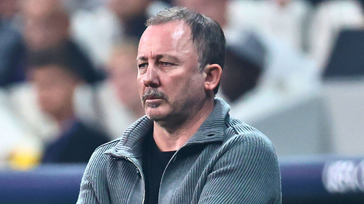 Beşiktaş'ın şampiyonluk yarışı hakkında Serdal Adalı, "Bizim de hatalarımız oldu. Bir kez daha söylüyorum. Taraftar yanım bazen yöneticiliğimin önüne geçti. ‘Şampiyonluk’ kelimesini fazla erken kullandım, belki o dönemlerde olduğu gibi yapılanma sürecini daha çok vurgulasaydım, belki de bu kadar tartışma yaşanmazdı. Beni de anlamanızı istiyorum. Beşiktaş, katıldığı her kulvarda şampiyonluktan başka hedef söylemez ama hedefle gerçekler farklıdır. Bizim hedefimiz her zaman kupa, ama gerçeğimiz temeli sağlam bir yapılanmadır." ifadelerini kullandı.