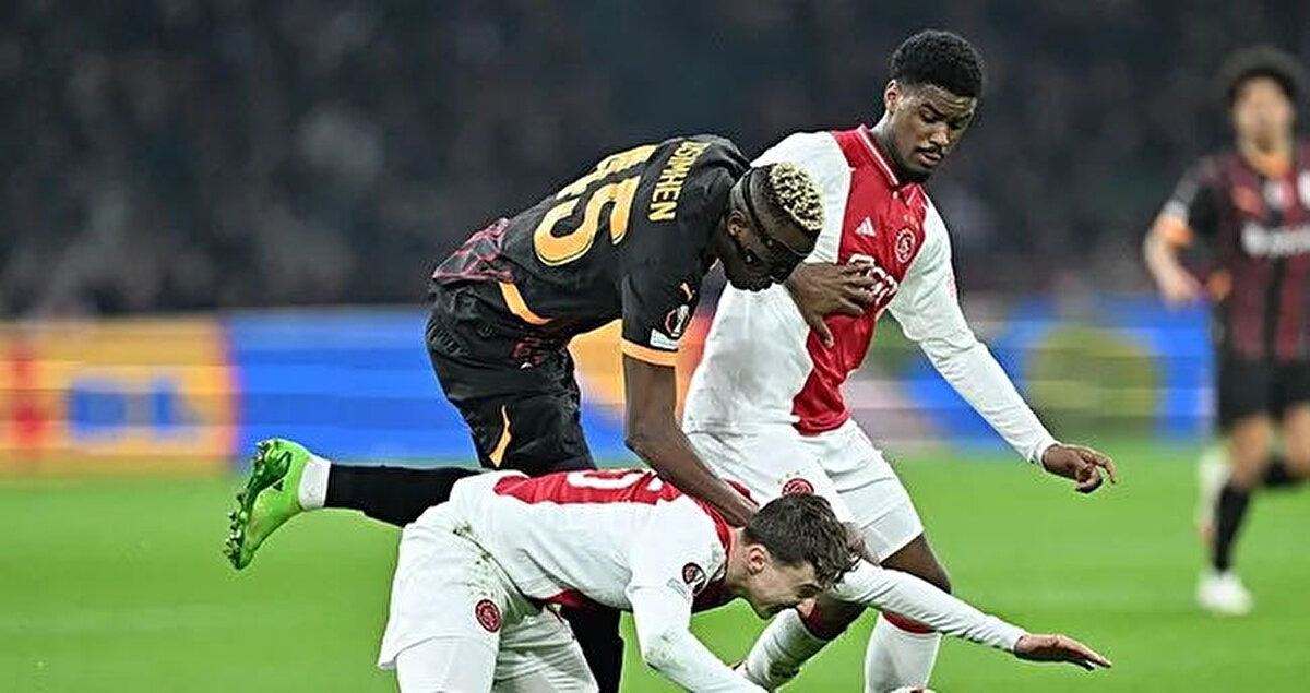 GS Ajax Muhtemel 11 Maç Kadrosu<br><br>Zorlu deplasman öncesi iki takımın muhtemel 11'leri de şekillenmeye başladı:<br><br>Ajax: R. Pasveer, A. Gaaei, K. Itakura, Y. Baas, O. Wijndal, D. Klaassen, Y. Regeer, R. Moro, O. Gloukh, M. Godts, W. Weghorst<br><br>Galatasaray: U. Çakır, R. Sallai, D. Sánchez, A. Bardakcı, I. Jakobs, L. Torreira, M. Lemina, L. Sané, G. Sara, B. A. Yılmaz, V. Osimhen