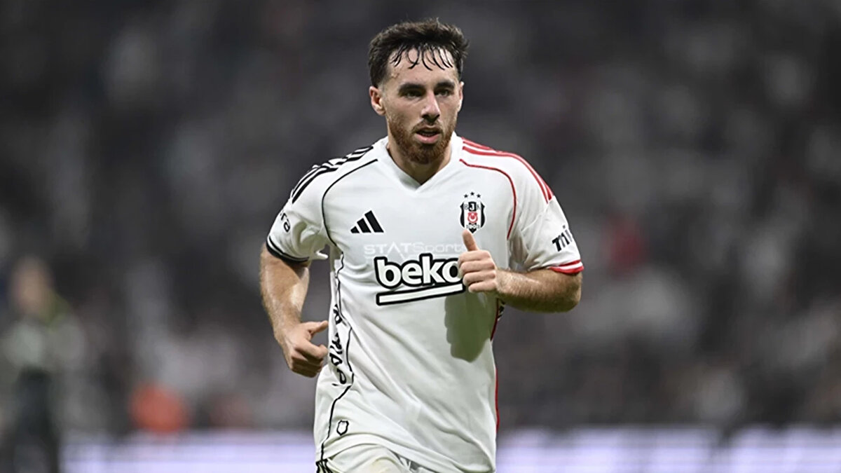 O anlarda başkan Serdal Adalı’nın da soyunma odasında olduğu ve takıma moral verdiği de yazılanlar arasında.