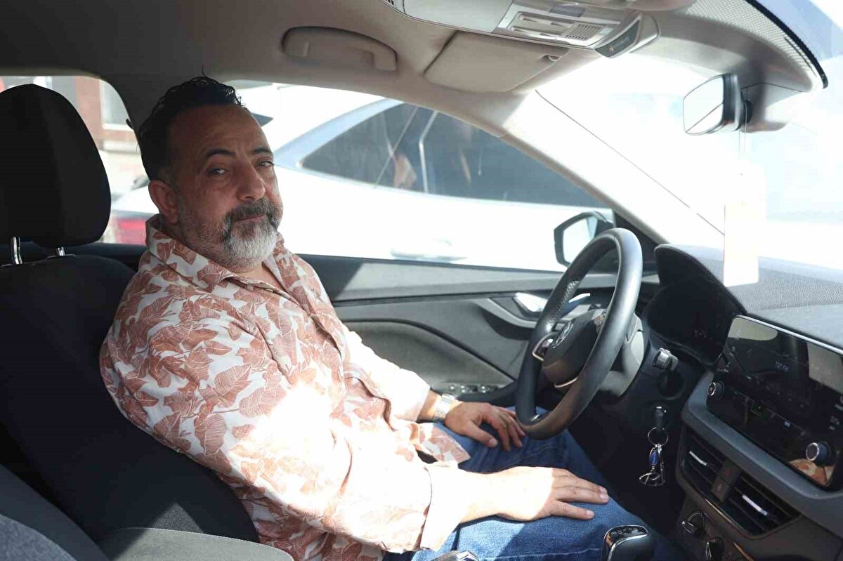 Dolandırıcı, “kapora gönderiyorum” diyerek aslında 20 bin TL’lik bir ödeme isteği yolladı. Alkan, bildirimi dikkat etmeden onayladı ancak hesabında yalnızca 18 bin TL olduğu için işlem gerçekleşmedi. Bunun üzerine dolandırıcı yeniden arayarak, “Para geçmedi, tekrar dene” dedi ve bu kez 15 bin TL’lik yeni bir talep gönderdi.