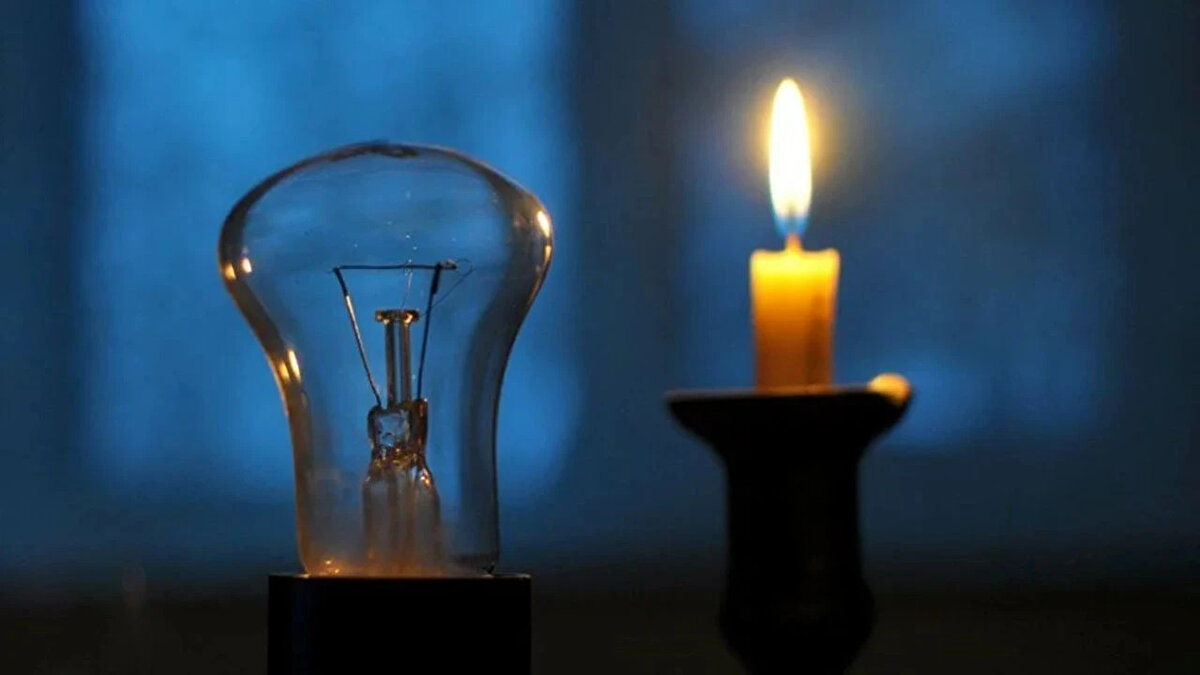 5 Kasım Çarşamba Günü Kesinti Olacak Mı?<br>UEDAŞ, 4 Kasım'ın yanı sıra 5 Kasım Çarşamba günü için de planlı kesinti listesini paylaştı. Yarın Osmangazi ve İnegöl'de daha uzun süreli kesintiler bekleniyor:<br><br>Osmangazi (5 Kasım)<br>Saat Aralığı: 10.30 - 18.00<br><br>Neden: Orta gerilim tesis çalışması<br><br>Mahalle: Akpınar<br><br>Sokaklar: 2. Adalı, Aşı, 1. Ata, Altingül, 3. Armağan, Hisar, Haber, 1. Haliç, 1. Hat, 1. Bıçakçı