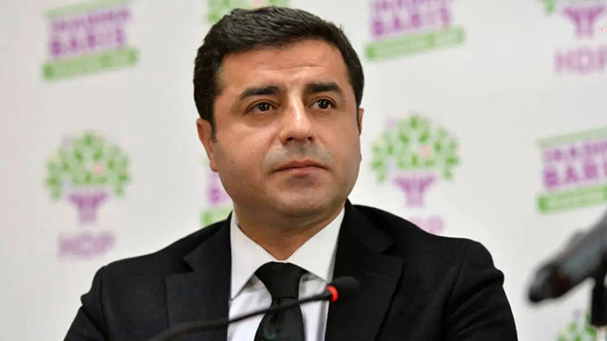 Selahattin Demirtaş tahliye mi oluyor?<br><br>Selahattin Demirtaş’ın tahliyesi şu an için kesinleşmiş değil. AİHM’in Türkiye’nin itirazını reddetmesiyle başlayan süreç, yapılan tahliye başvurusunun değerlendirilmesiyle netlik kazanacak. Mahkemenin vereceği karar, Demirtaş’ın cezaevinden çıkıp çıkmayacağını belirleyecek.
