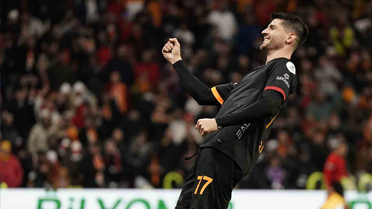 İTALYA'DA KÖTÜ PERFORMANSIYLA GÜNDEM OLDU<br><br>İspanyol yıldız, Como’da beklentilerin altında kalarak istenileni veremedi ve İtalya’da kötü performansı sonrası gündem oldu. <br><br>