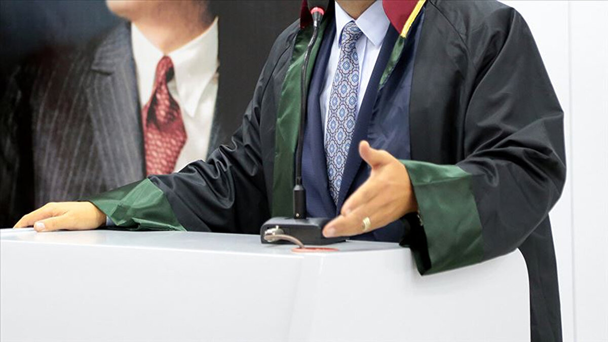 Buna göre, büroda yapılacak ilk bir saatlik sözlü danışma ücreti 3 bin 500 TL'den 4 bin TL'ye yükseldi. Çağrı üzerine gidilen yerde yapılan ilk saatlik sözlü danışma için ise ücret 7 bin TL olarak belirlendi.