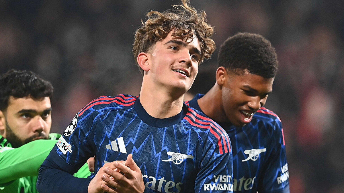 15 yaşındaki Dowman dün forma giymesiyle beraber Şampiyonlar Ligi'nde forma giyen en genç futbolcu oldu.