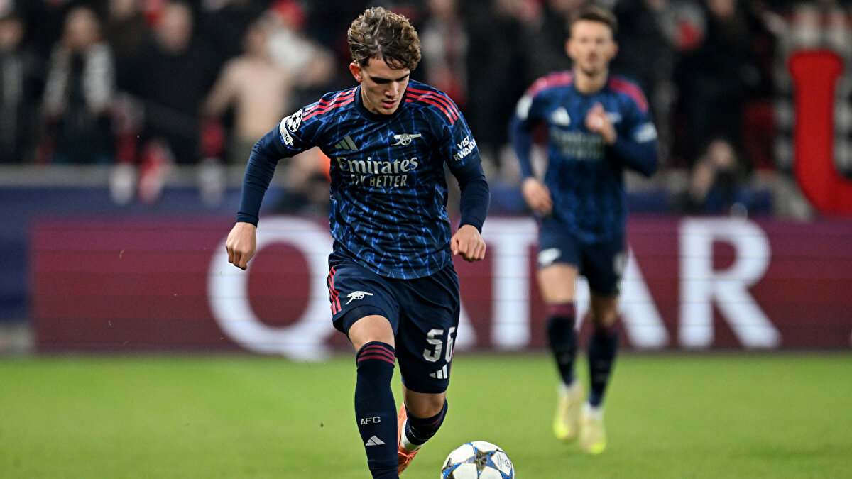 Arsenal altyapısından çıkan yıldız adayı, Premier Lig ve İngiltere Lig Kupası’nda bu sezon 4 maçta süre alırken 1 de asist yaptı.<br><br>