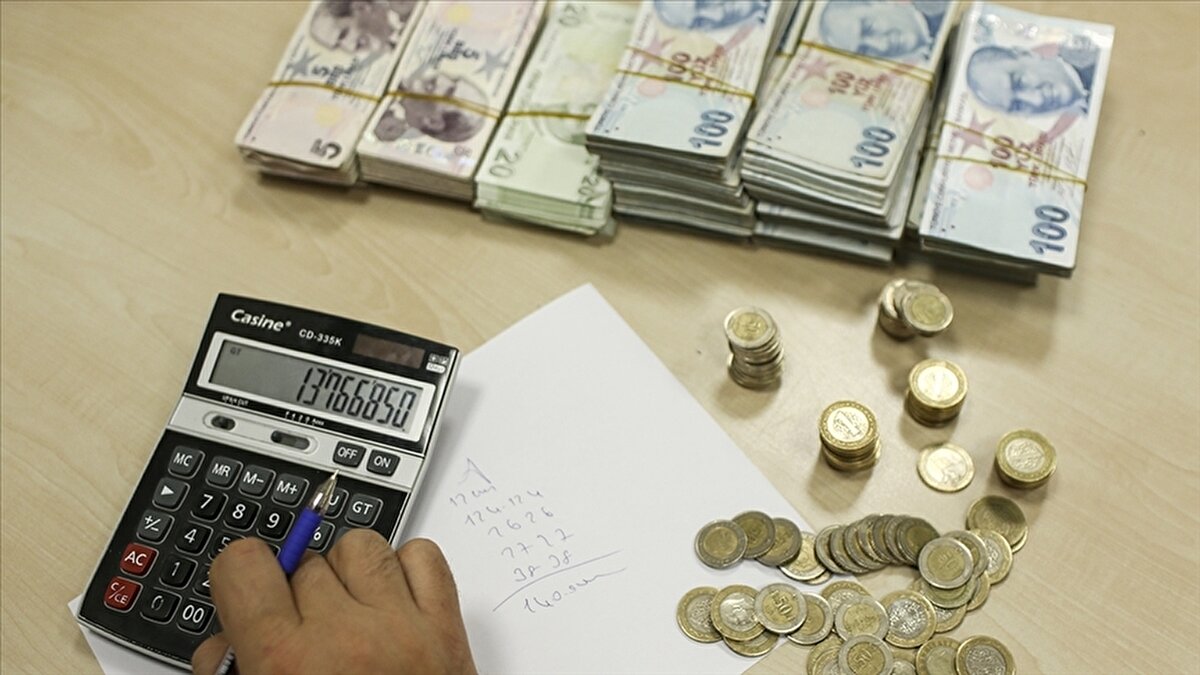 Yeniden değerleme oranı yüzde 25,49 oldu<br><br>Hazine ve Maliye Bakanlığı’nın açıklamasına göre 2026 yılı yeniden değerleme oranı yüzde 25,49 olarak belirlendi.<br>Geçtiğimiz yıl bu oran yüzde 43,93 seviyesindeydi. Bu fark, yeni yılda MTV artışının daha ılımlı olacağı anlamına geliyor.