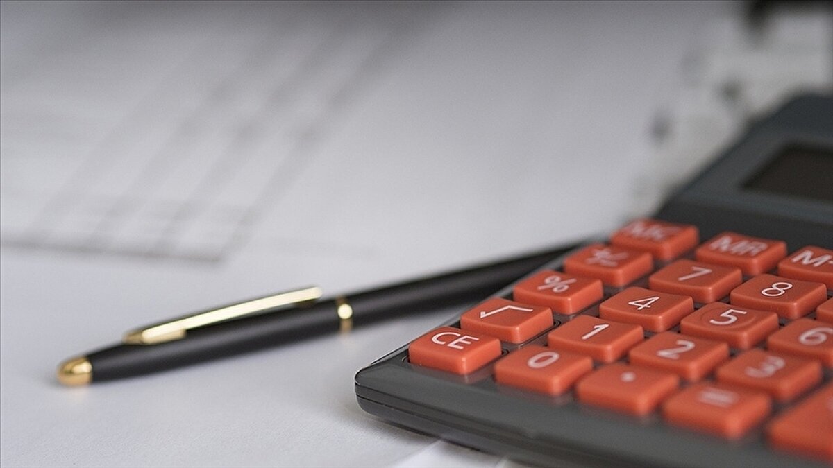 Uzmanlar uyarıyor: “Aralık ayını beklemeyin”<br><br>Vergi uzmanları, sürücülere yeniden değerleme oranı yürürlüğe girmeden önce MTV borçlarını ödemeleri çağrısında bulunuyor.<br>Aralık ayında yapılacak ödemelerde, mevcut tarifeden yararlanmanın mümkün olabileceği belirtiliyor.