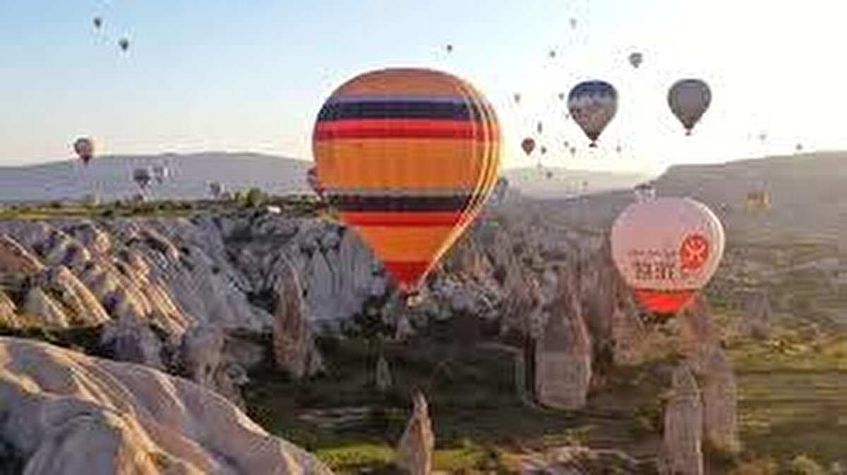 2026 Resmî Tatil Takvimi Açıklandı<br><br>Çalışanlar şimdiden yeni yılı iple çekiyor.<br>Resmî takvime göre 2026’da yılbaşı, Ramazan ve Kurban Bayramı tatilleri, hafta sonlarıyla birleşerek uzun izin fırsatları oluşturuyor.<br>