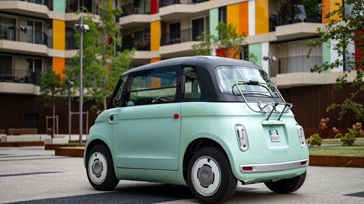 Fiat Topolino<br><br>Topolino 6 kW/8 HP – 5.5 kWh Elektrikli → 535.900 TL<br><br>Topolino Plus 6 kW/8 HP – 5.5 kWh Elektrikli → 575.900 TL