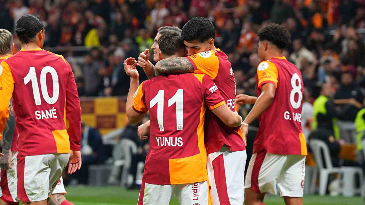 Şampiyonlar Ligi'nde üst sıraları hedefleyen Galatasaray, devre arasında savunmaya takviye için çalışmalarına başladı. İtalyan basınından dikkat çeken iddia gündeme geldi.