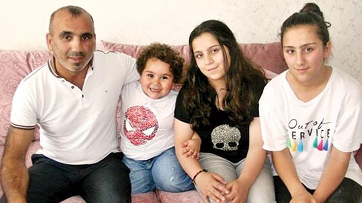 Sempatik tavırları, şivesi ve yemeğe olan düşkünlüğüyle hafızalarda yer eden Koçyiğit, aradan geçen yılların ardından yeniden gündeme geldi.