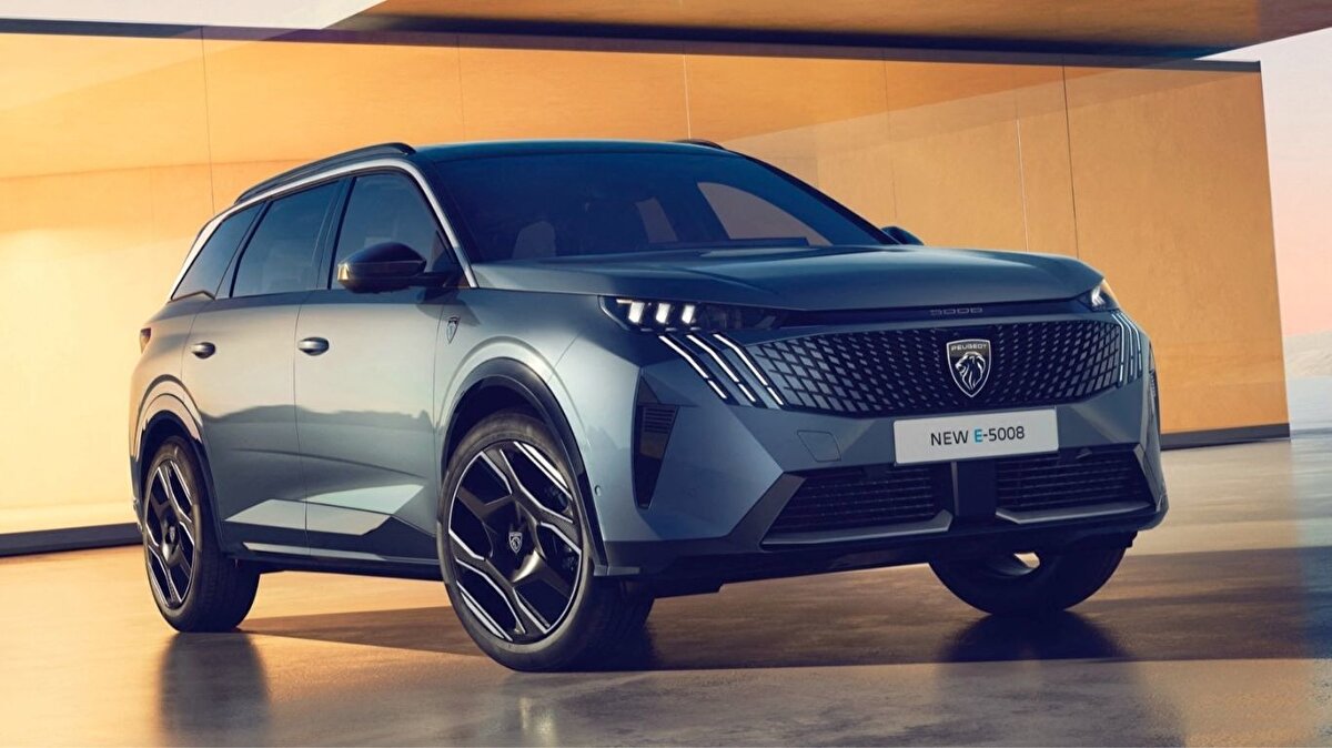 Peugeot 5008 / E-5008<br><br>Yeni 5008 Allure 1.2 Hybrid 136 hp eDCS6 → 3.155.500 TL<br><br>Yeni 5008 GT 1.2 Hybrid 136 hp eDCS6 → 3.355.500 TL<br><br>Yeni E-5008 Allure 157 kW (210 hp) → 3.365.500 TL<br><br>Yeni E-5008 GT 157 kW (210 hp) → 3.502.000 TL
