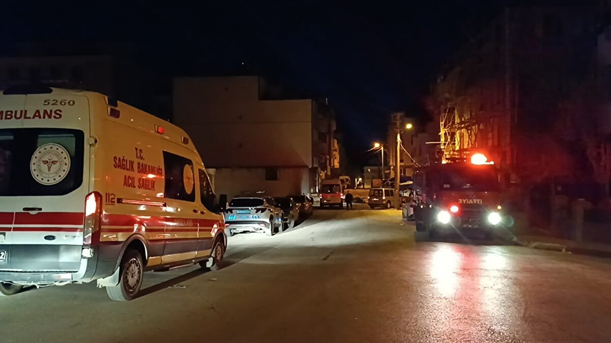 Yangın itfaiye ekiplerinin 4 saatlik çalışması sonucu kontrol altına alındı. Yangının çıktığı binanın tadilat dolayısıyla boşaltılmış olduğu öğrenildi. 