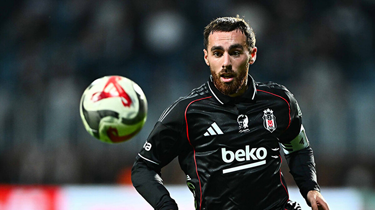 Geçtiğimiz hafta sonu Beşiktaş evinde Fenerbahçe'yi ağırlamış, sarı lacivertliler mücadeleyi 2-0 geriden gelerek 3-2 kazanmıştı. Mücadeleye damga vuran ise Orkun Kökçü'nün kırmızı kartı olmuştu.