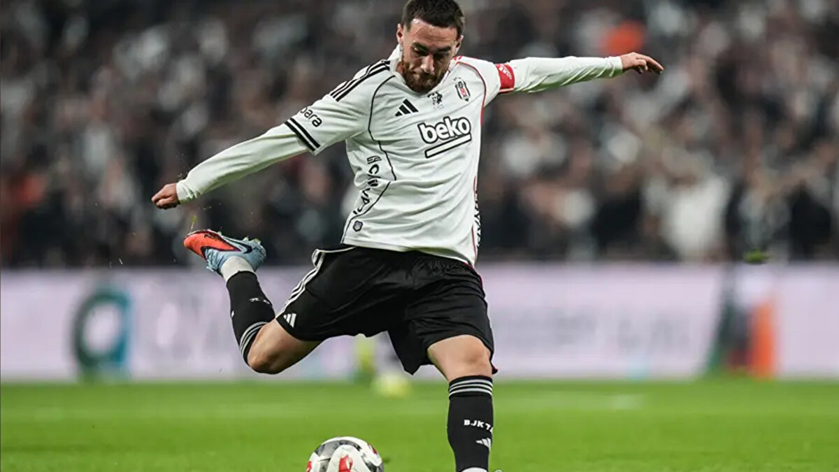 ORKUN'U İSTEMİYORUM!<br><br>Milli oyuncunun yerine Edson Alvarez'i isteyen Mourinho "Orkun'u istemiyorum, Alvarez'e bakın. Fizik kalite ve savunma becerisi olarak benim işime daha çok yarar" dediği aktarıldı.