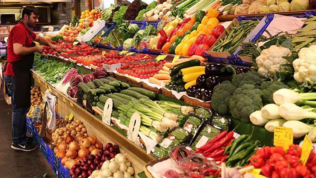 Hal içindeki komisyoncular ile tüccarların kendileri arasında mal devri ve satış yapması yasaklanacak. Serbest rekabeti engelleyen, fiyatları yapay olarak yükselten ya da malları stoklayanlara yönelik ağır para cezaları artırılacak.