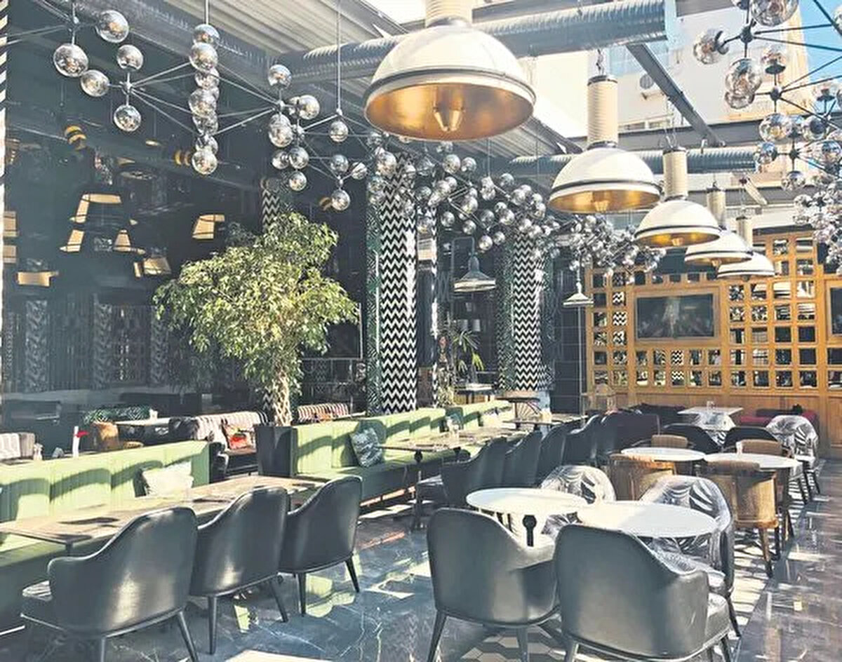 Soruşturma kapsamında, saldırının hedefinin dövizci Mustafa Ak olduğu ortaya çıktı. Ak’ın, saldırıdan kısa süre önce 9 milyon euroluk bir senet davasını kazanmak üzere olduğu öğrenildi. Bu gelişmenin ardından Ak hakkında ölüm kararı alındığı belirlendi.