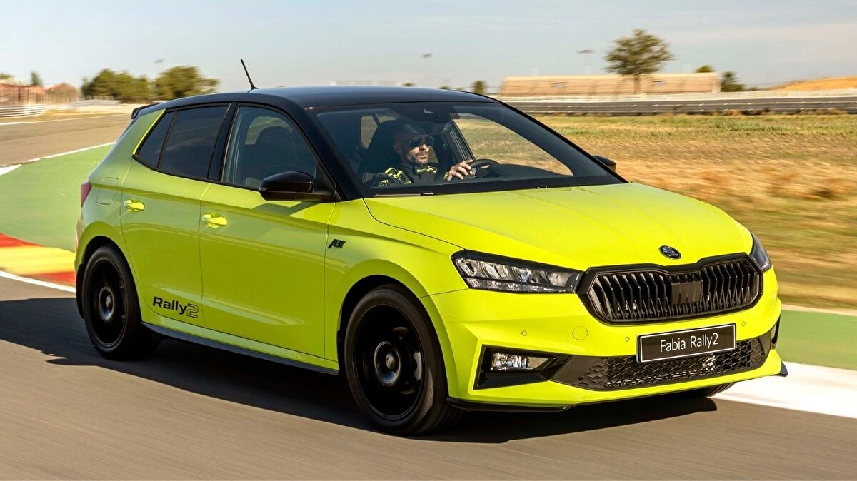 Fabia<br><br>1.0 TSI 115 PS Benzinli Premium Otomatik → 1.649.200 TL<br><br>1.5 TSI ACT 150 PS Benzinli Monte Carlo Otomatik → 1.971.000 TL