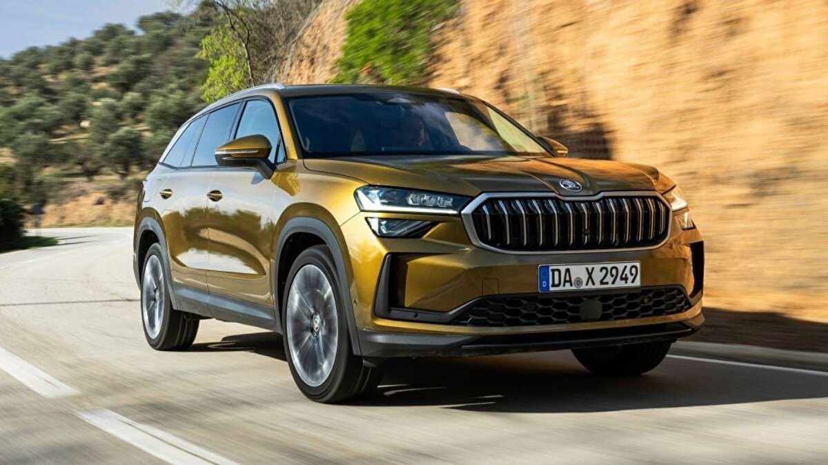 Kodiaq<br><br>1.5 TSI 150 PS Hibrit Premium Otomatik → 3.444.200 TL<br><br>1.5 TSI 150 PS Hibrit Prestige Otomatik → 3.998.200 TL<br><br>1.5 TSI 150 PS Hibrit Sportline Otomatik → 4.020.100 TL<br><br>2.0 TDI 193 PS Dizel 4x4 Prestige Otomatik → 5.773.000 TL<br><br>2.0 TDI 193 PS Dizel 4x4 Sportline Otomatik → 6.018.400 TL<br><br>2.0 TSI 265 PS Benzinli 4x4 RS Otomatik → 6.363.700 TL