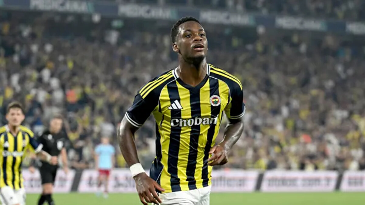 Sakatlıktan dönen ve Beşiktaş maçında sonradan oyuna girerek galibiyet golünü atan Jhon Duran'ın primle ilgili kararı büyük alkış topladı.