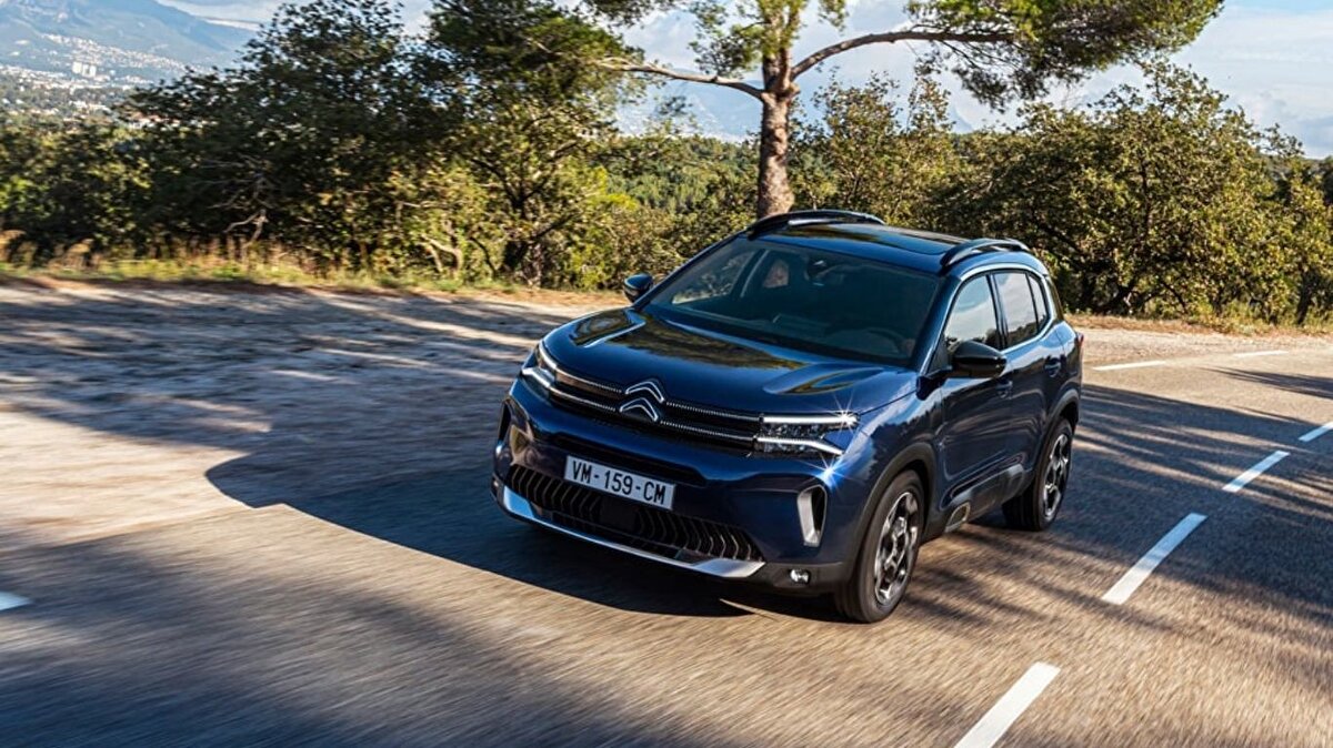 C5 Aircross SUV<br><br>1.5 BlueHDi 130 HP EAT8 Max → 2.278.000 TL<br><br>1.2 Hybrid 145 HP e-DCS6 Max → 2.302.000 TL