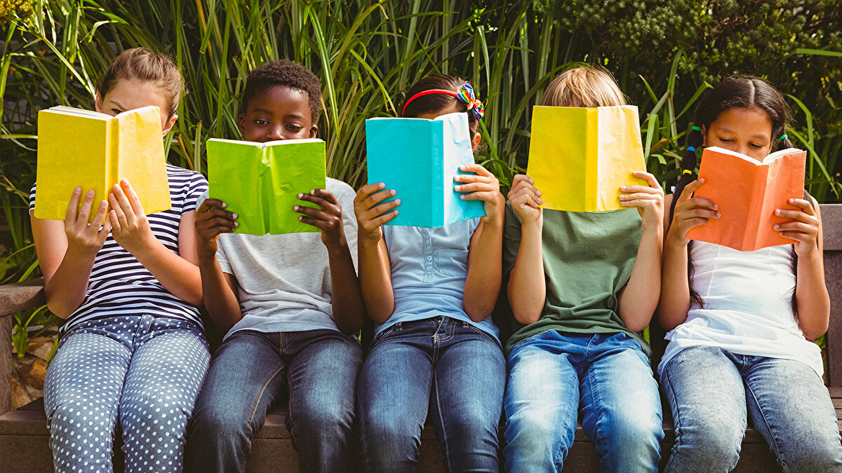 Bir milletin okuma kültürü, o milletin geleceğini belirler. Peki, küresel çapta en çok kimler okuyor ve biz bu haritada nerede duruyoruz? World Population Review verilerine göre hazırlanan ve yıllık okuma saatlerini gösteren listeye bir göz atalım...