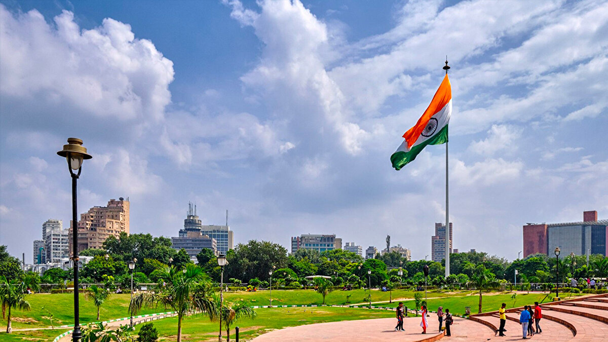 2. 🇮🇳 Hindistan: 352 saat