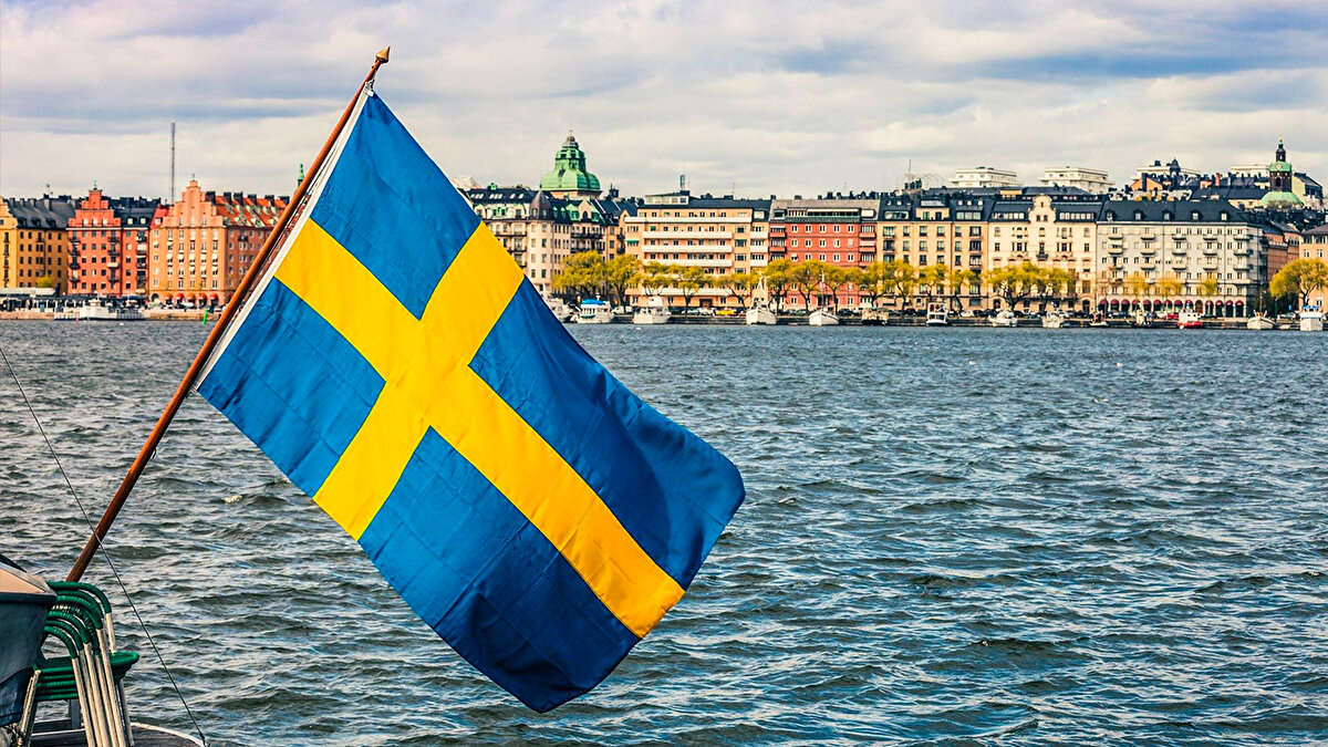 10. 🇨🇭 İsviçre: 157 saat