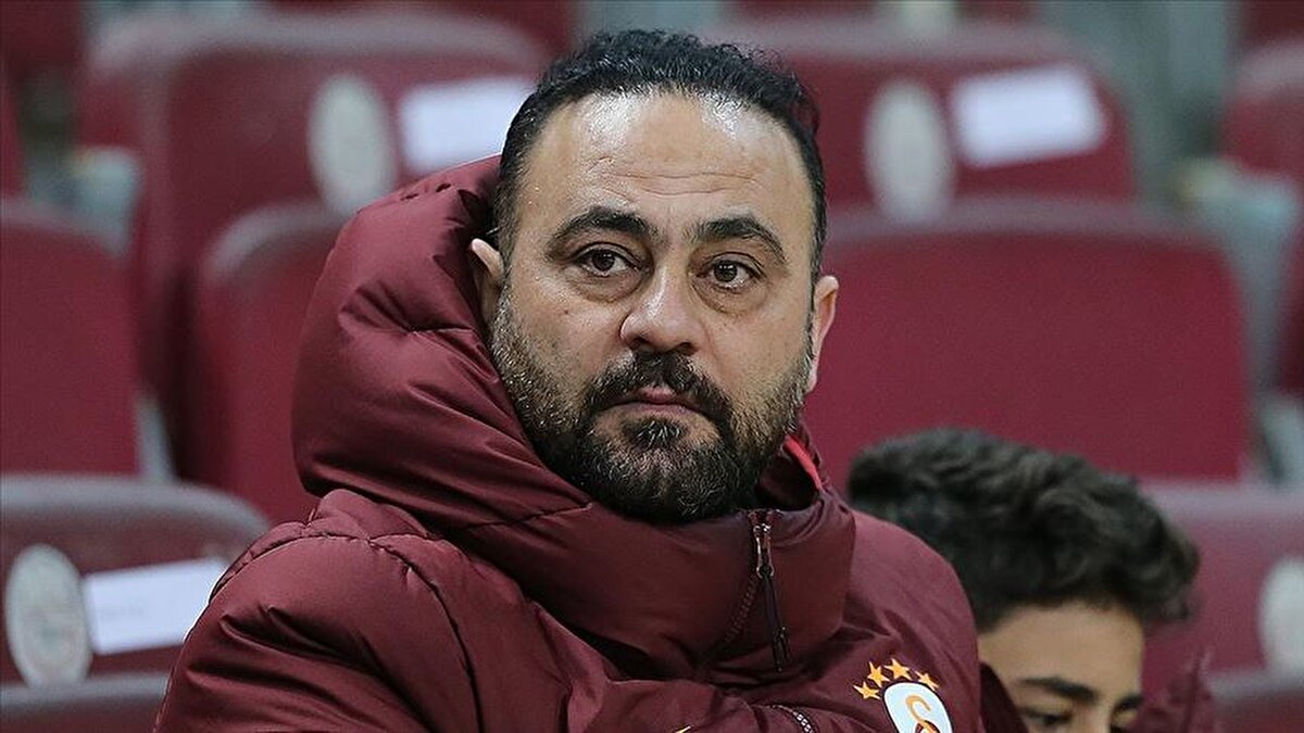 Hasan Şaş, Galatasaray taraftarına uyarıda bulunarak, tepkinin doğru şekilde verilmesi gerektiğini vurguladı:<br><br>Şaş, "Onun için biraz uyanık olması lazım Galatasaray taraftarının. Barış, Galatasaray’ın efsanesi olma yolunda gidiyordu. Kötü bir iletişim sonucunda çocuğu soktukları hal bu oldu." dedi.