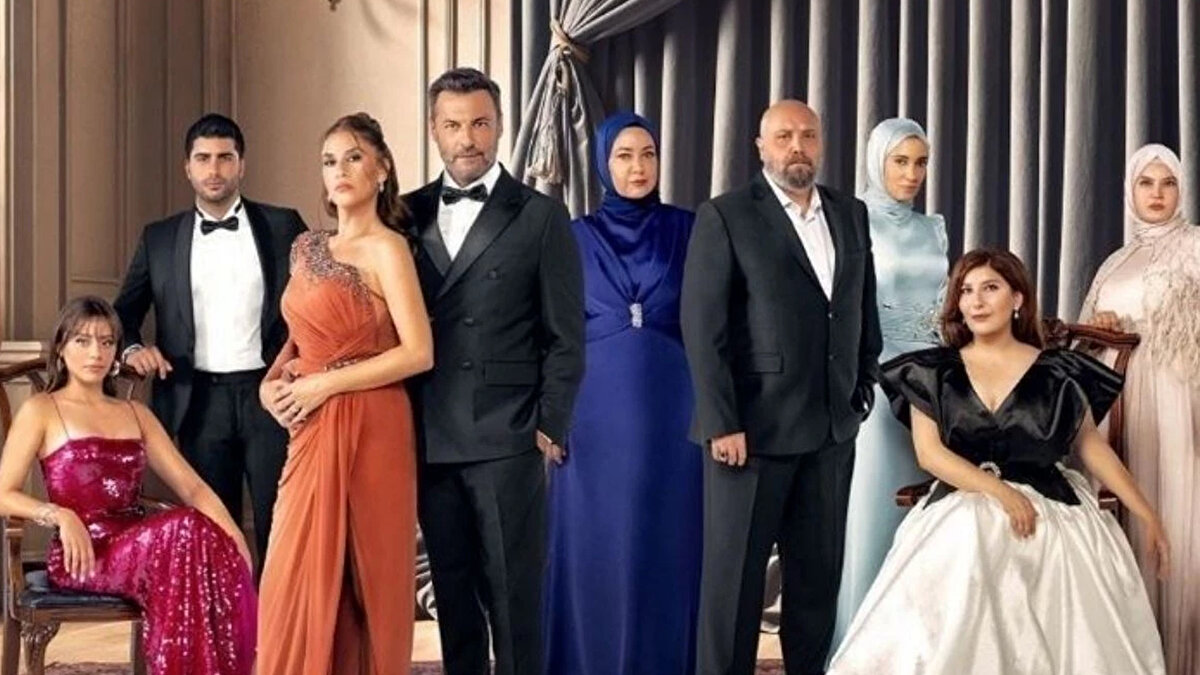 Show TV'de yayınlanan Kızılcık Şerbeti dizisinin kadrosunda büyük değişim yaşanıyor. Diziye önümüzdeki hafta Sıla Türkoğlu, Ece İrtem, Emrah Altıntoprak ve Batuhan Yüzgüleç veda edecek. Ayrılıkların ardından dizinin oyuncu kadrosu dört yeni isimle güçleniyor.
